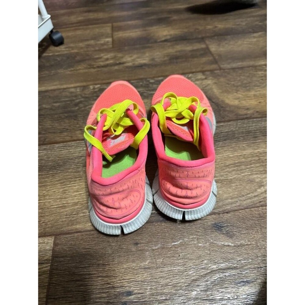 Neon Nike - Picture 4 of 7